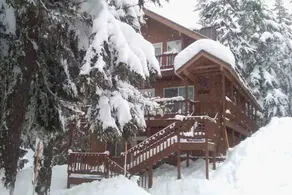 Cozy Camp Creek Cabin Chalet-Close to Everything - Image 2