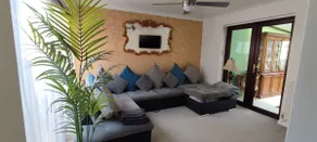 Palm Bay's Luxury Bungalow-Self Check In & Parking - Image 4