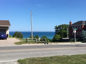 Rustic Lakeview Cottage, steps to the beach! - Image 4