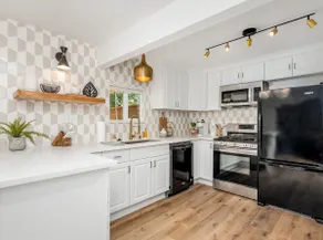 **Remodeled** ”The Joshua Tree” Old Town Bungalow - Image 3