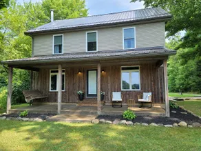 Cozy Modern Farmhouse - Image 2