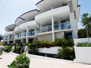 Resort Style Apartment on Gregory - Image 2