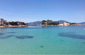 Rummelig havnefront villa i isolella med privat strand og ponton - Image 2