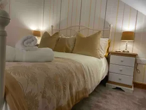 Quiet Rural Escape near M6 | Fast Wi-Fi & Parking - Image 2