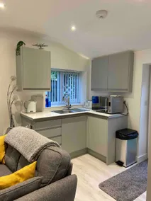 Stylish annexe with parking in Taunton - Image 4