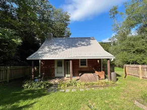 Antietam Toll House~ an historic waterfront cabin with fully fenced yard. - Image 3