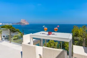 Top Villa on frontline of the Mediterranean - Image 4