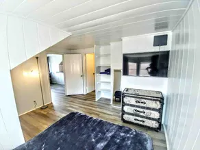 1BR Upstairs Apt Near 6th Ave | Clean + Easy Stay - Image 5