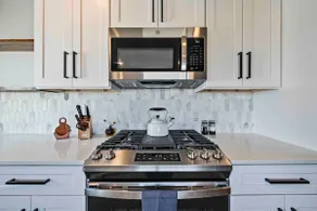 Luxe Apt w/ Unobstructed Views - Image 4