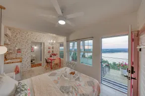 180° Lake Views Romantic Sunsets Couples Hideaway - Image 2