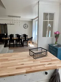 Large family home with pool - Image 4