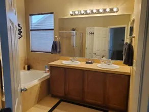 Cheerful 3 bdrm home with pool table and fire pit - Image 5