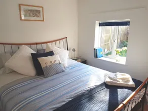 Ideal Getaway Apartment, Close to Beach & Goodwood - Image 5