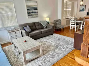 Three Bedroom Ventnor Beach House—Sunset Bay View - Image 2