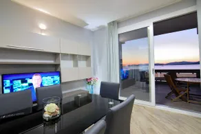 Luxury apartment with breathtaking views - Image 4