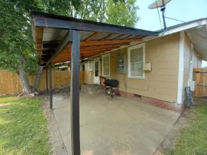 Apt B Cheerful 2 bedroom house w/indoor fireplace! - Image 4