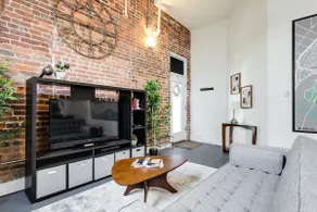 Cozy renovated apt walking to Main St Station &MCV - Image 5