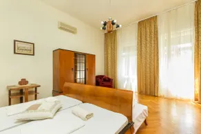 Villa Flora-Downtown - Image 4