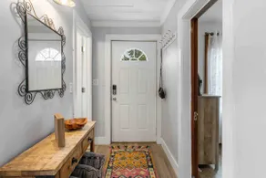 Downtown Bungalow~Bike to the Beach! - Image 3