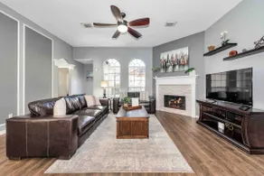 Prime Location Beautiful Home Near The Woodlands - Image 2