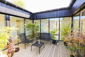 Moderne arkitekt-tegnet atrium hus - Image 4