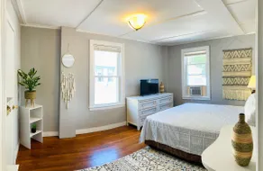 Cozy Guesthouse Near Downtown, Lee - Image 4