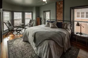 Suite Victory #2 On Main St w/Reserved Parking - Image 3