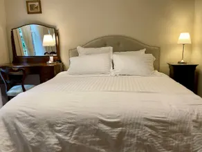 Federation King Suite with Bath - Image 2
