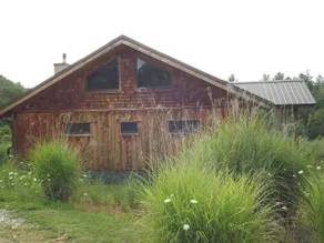 Rustic surroundings with modern comforts - Image 3
