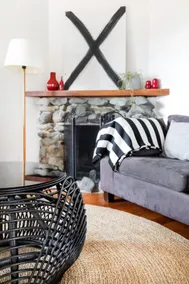 Art Deco Gem Entire 2BR Quiet⭐Wifi⭐Netflix⭐Parking - Image 3