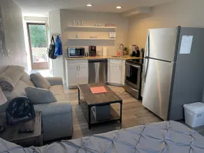 Cozy new efficiency close to beach and shopping - Image 3