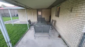 Spacious House w/ Jacuzzi Tub - Image 4
