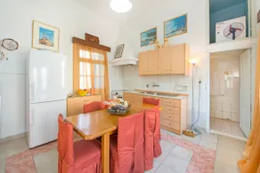 Ground floor apartment in a mansion - Image 4