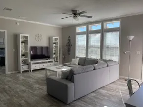 Newly Vacation Home with Lake view - Image 3