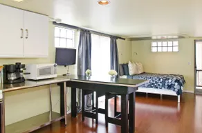 Echo Park Studio with Great View - Image 3
