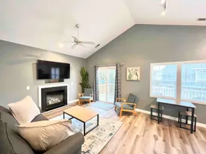 Charming, Beautiful, Treetop Loft, Prime Location - Image 3