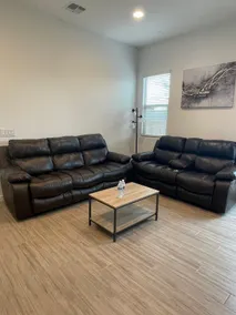 Mei’s Modern Furnished 1 Bedroom 1 Bathroom Suite - Image 4