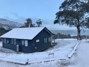 Lake Jindabyne Estate - Wombat Chalet - Image 4