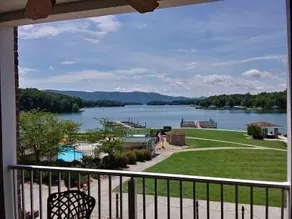 **Lakefront Condo at SML** Mariner’s Landing - Image 2