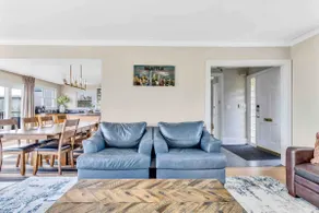 Fabulous Space Needle Views in Queen Anne - Image 2