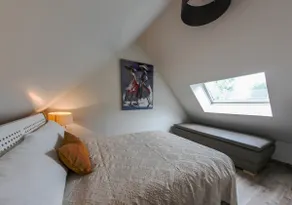 Familie- og kæledyrsvenligt sommerhus med udsigt over søen, haven og adgang til slotspool - Image 4