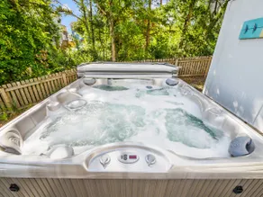 ”Toes In the Water” - steps to beach w/ Hot Tub! - Image 2
