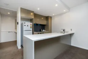 Kingston Foreshore Flat with Garden View - Image 5