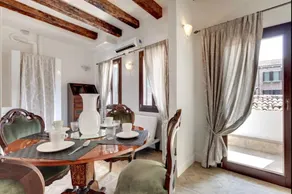Venice traditional home with terrace - Image 2