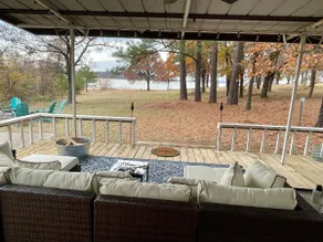 Cozy and Modern Waterfront Cottage - Image 2