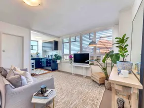 Perfectly located, stylish studio - Image 2