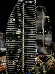 Level 31- 4 Bed Broady Lux Oracle Sub pent sleep 9 + child - Image 2