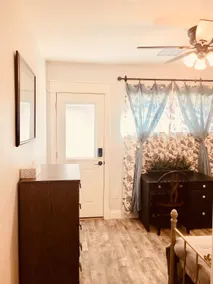 Private Guest Room with Private Entrance & Bath - Image 3