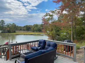 Peaceful and Cozy Waterfront Home (just renovated) - Image 5
