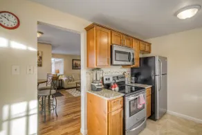 Beautiful home, easy access to everything! - Image 5